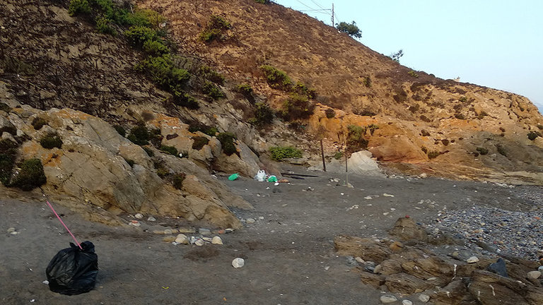Playa de Calamocarro basura