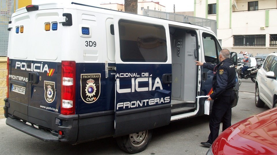 policia nacional furgon detenidos