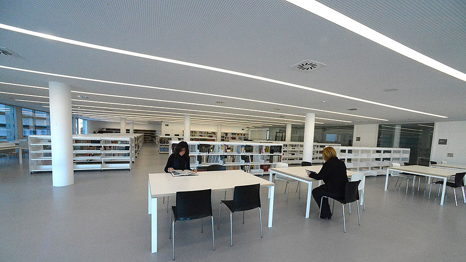 Biblioteca_libros_estudio_becas_educación_consulta_prstamos