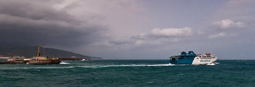 El Passió per Formentera desafía al temporal de Levante en el Estrecho1280