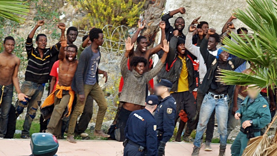 migrantes policía guardia civil