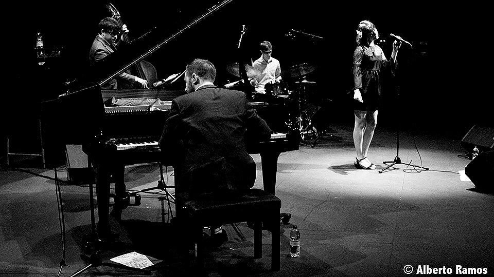 Hailey Tuck en concierto. Foto La Coctelera Alberto Ramos