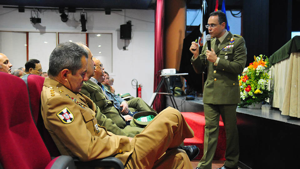 El coronel Pedro Baños durante su ponencia en las Jornadas de Geopolítica