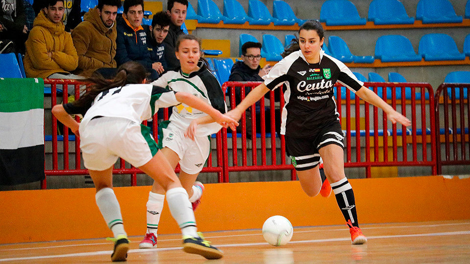 La selección Femenina Sub-17 ha caído derrotada ante Extremadura por 7 goles a 3 en el segundo encuentro del Nacional de Burela