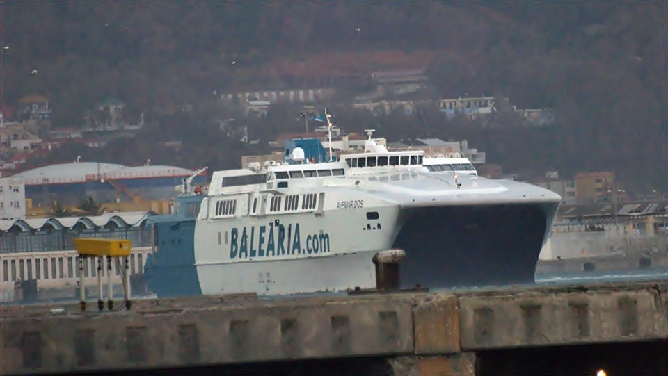 balearia barco puerto 2