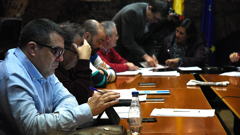 Representantes de los sindicatos en la saala de reuniones del Ceuta Center