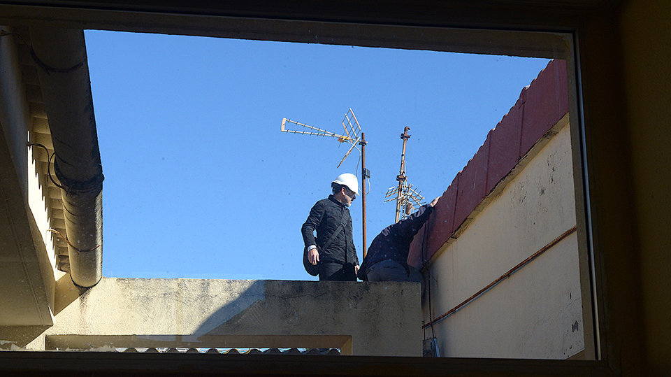 Operarios en el techo del Ortega y Gasset