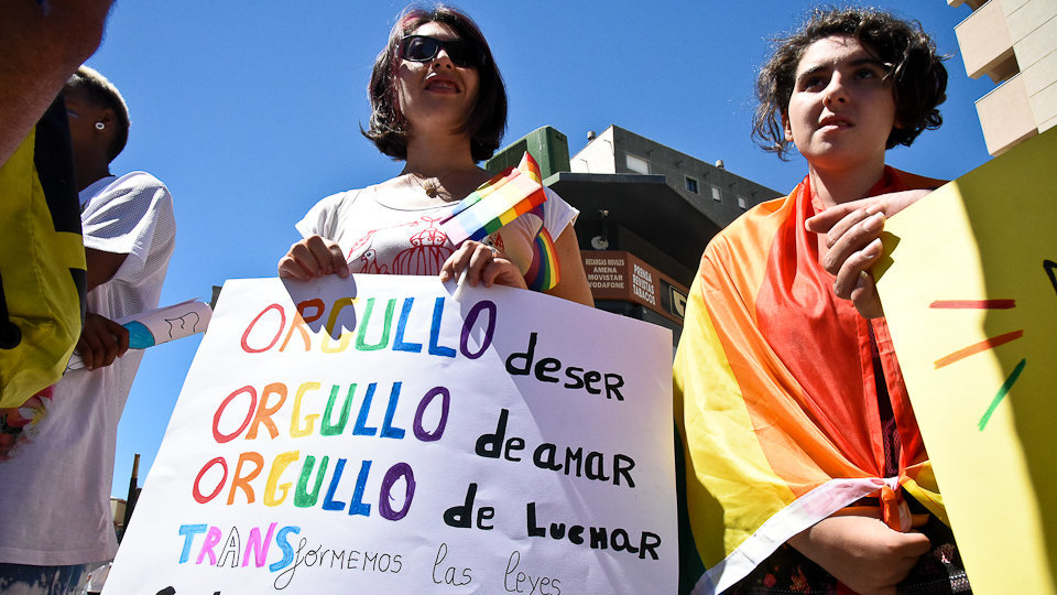 Las mujeres toman la palabra en el Día del Orgullo en Ceuta (9 de 16)