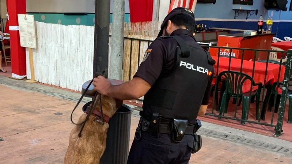policía nacional perro feria