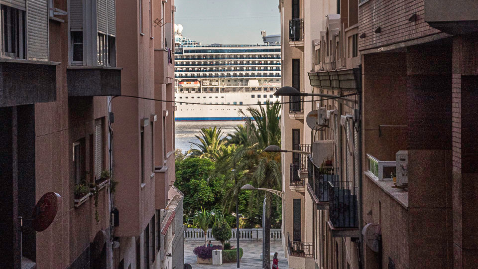 Saphire Princess entrando en el Puerto de Ceuta (1 de 1)