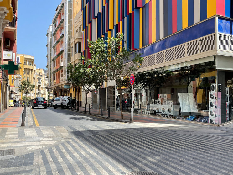 La calle Real, a la altura del Edificio de Colores