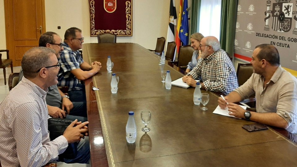 Reunión entre representantes de la Delegación del Gobierno