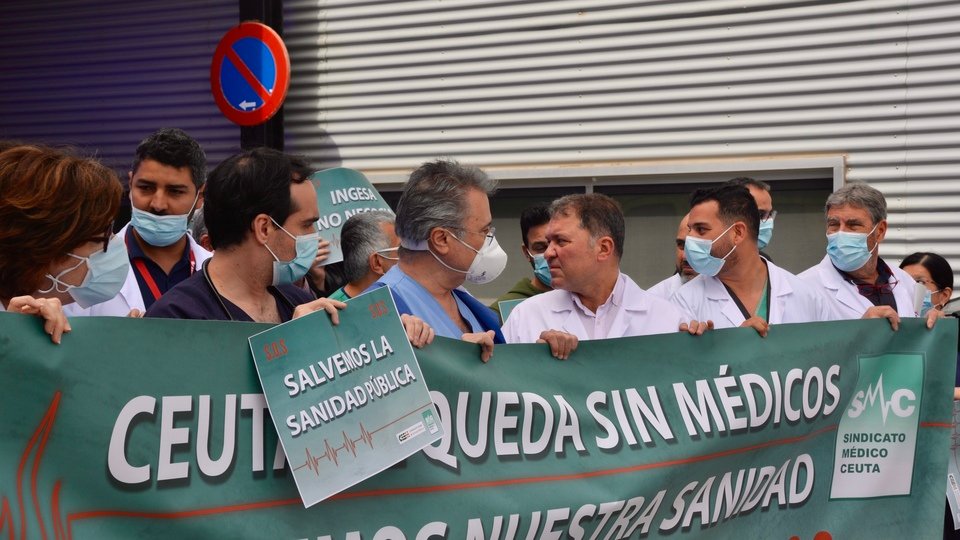 Concentración médicos huelga hospital urgencias ingesa