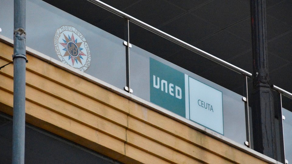 UNED logo universidad