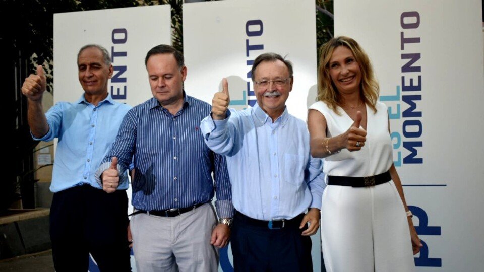 Juan Vivas, posando junto a los candidatos del PP durante un mitin / Laura Ortiz