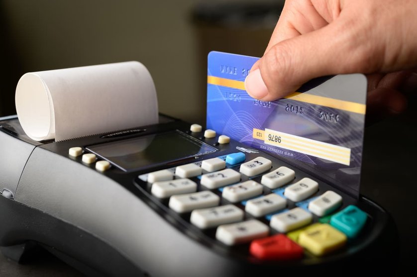 Tarjetas de débito: Qué buscar y cómo utilizarlas de manera efectiva