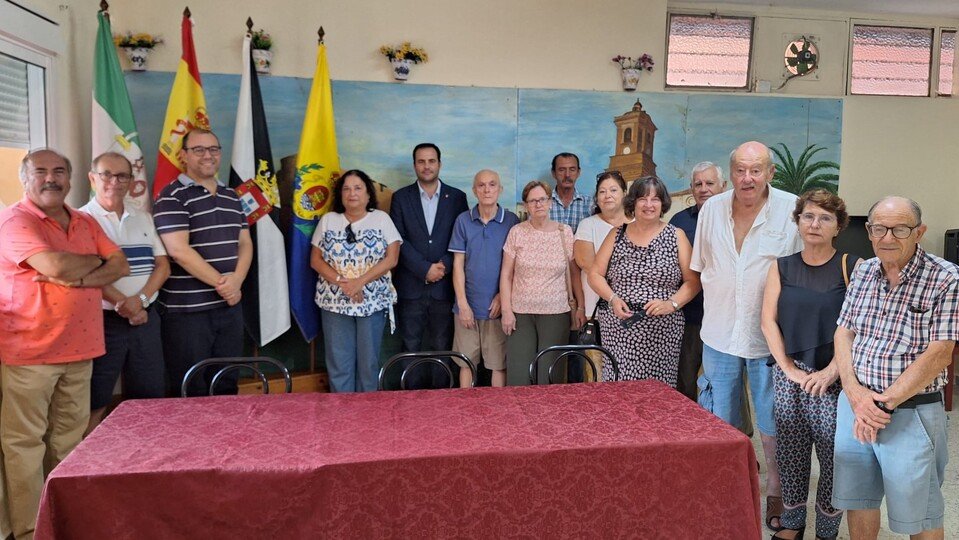 Un grupo de socios de la Casa de Ceuta en Algeciras, durante la celebración del Día de la Autonomía de 2023