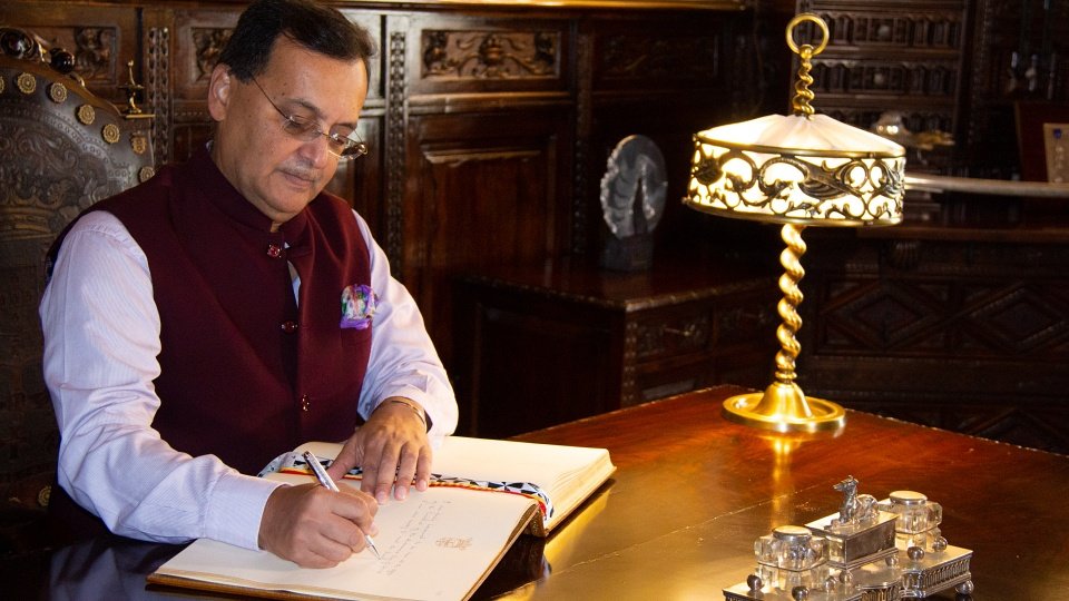embajador india firma libro honor ciudad