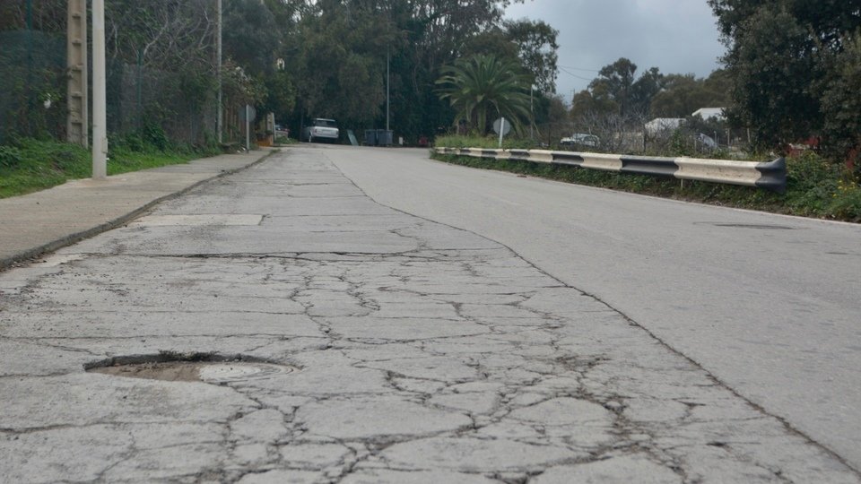 Serrallo carretera calzada asfalto fomento defensa baches