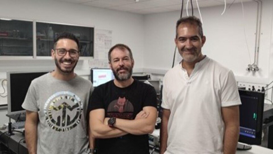 Antonio Lasante Becerra y dos miembros de su equipo de investigación