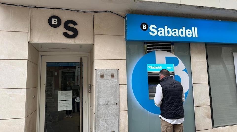 oficina banco sabadell cerrada