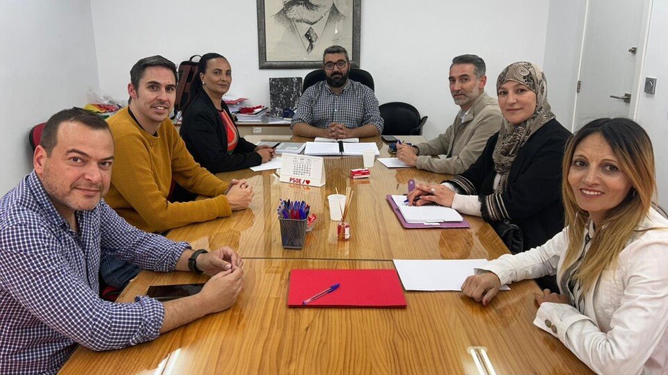 Foto de familia de la Comisión Gestora del PSOE.