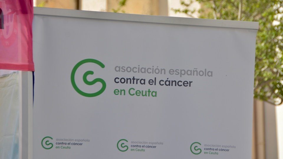 AECC cáncer de colón stand campaña cribado 2024