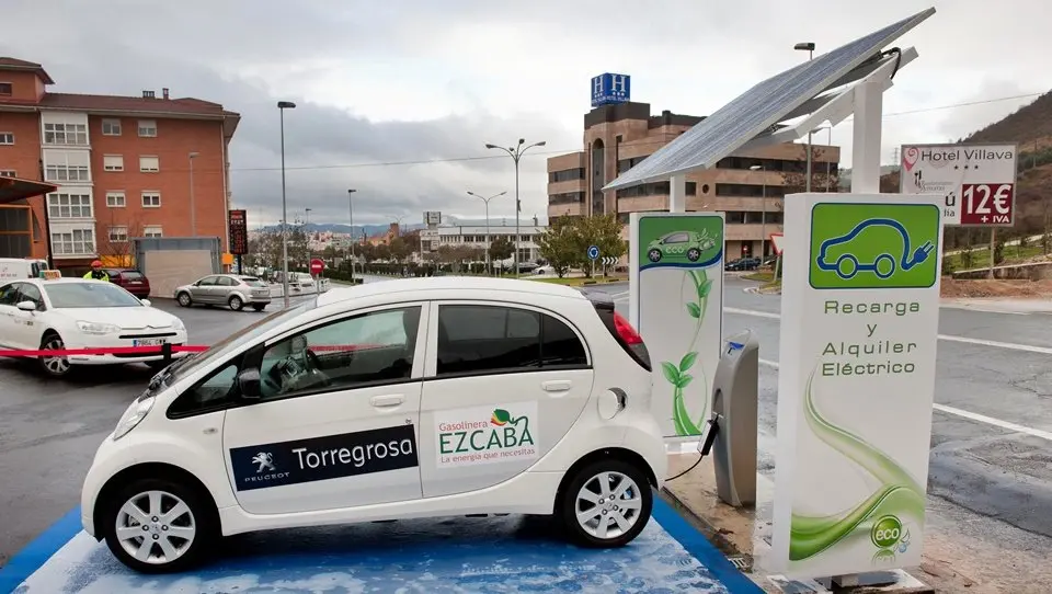 coche el&eacute;ctrico navarra