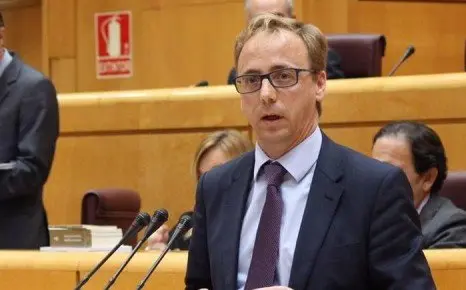 guillermo mart&iacute;nez senado peque&ntilde;a