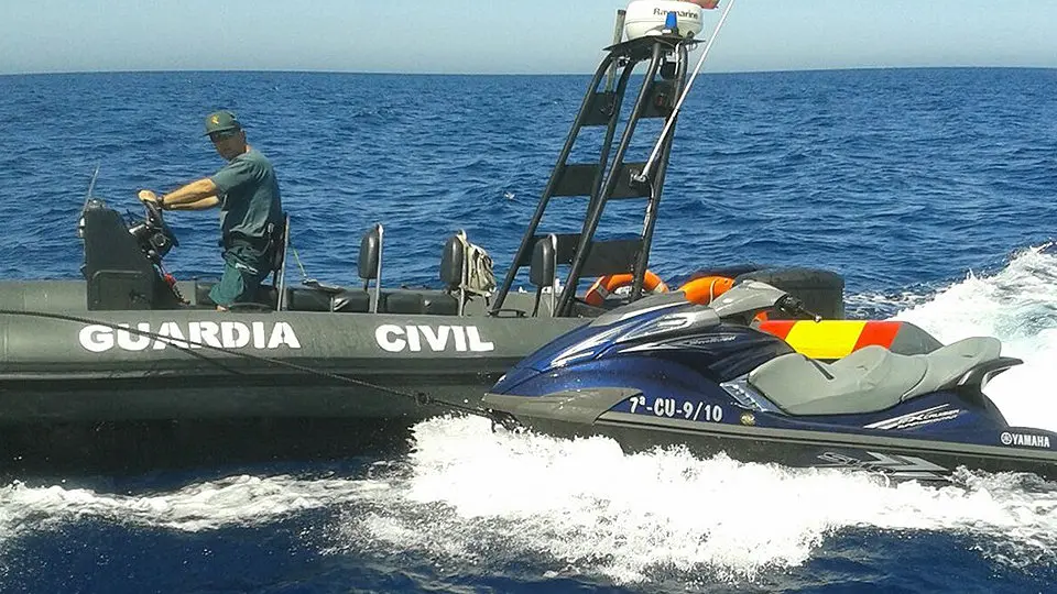 La Guardia Civil intercepta una moto de agua en el Estrecho. ARCHIVO