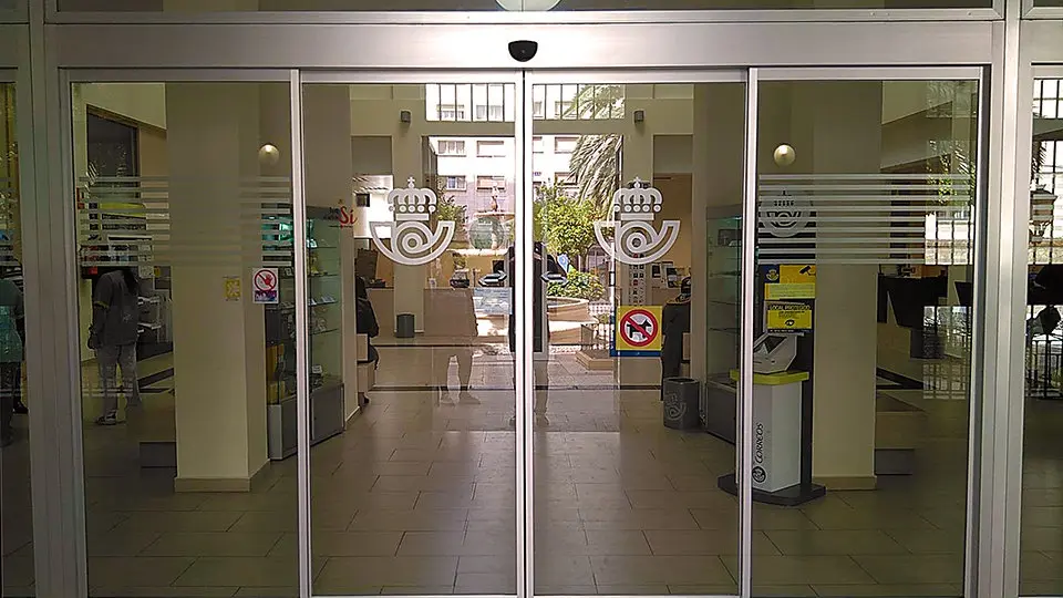 Correos puerta