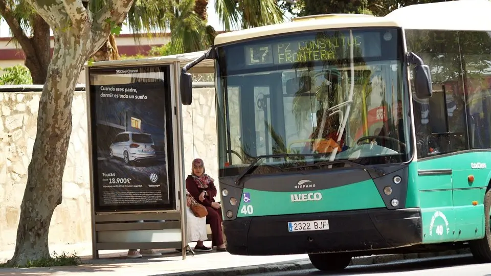 autobus urbano l&iacute;nea frontera