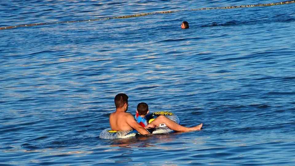 playa ba&ntilde;ista agua mar