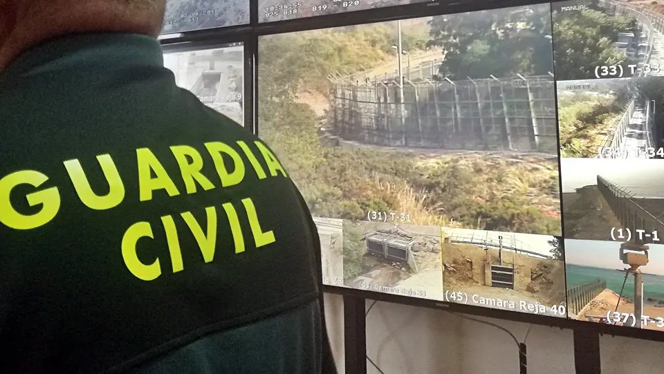 guardia civil cos c&aacute;maras valla per&iacute;metro 4