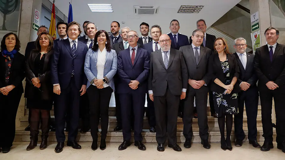 Emilio Carreira, fila superior, primero por la derecha, en la reuni&oacute;n del CSD