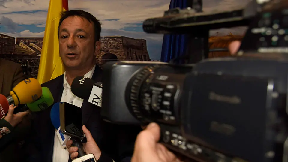 Fernando Ramos, consejero de Medio Ambiente, atiende a los medios tras la reuni&oacute;n del Observatorio del Comercio