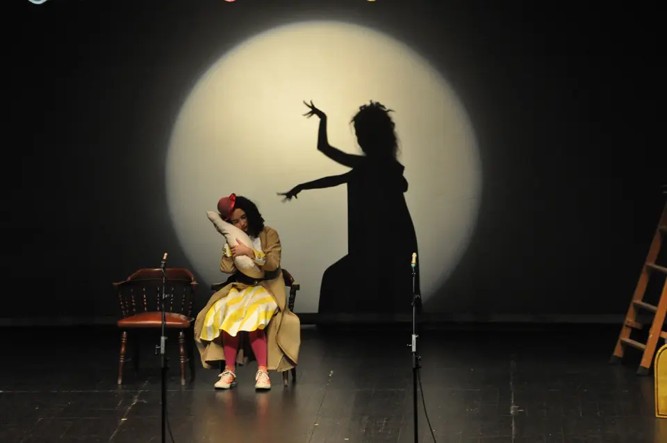 Una funci&oacute;n de teatro, en el Auditorio del Revell&iacute;n