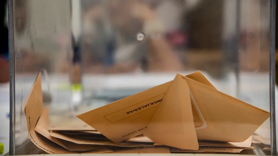 Papeletas urnas elecciones
