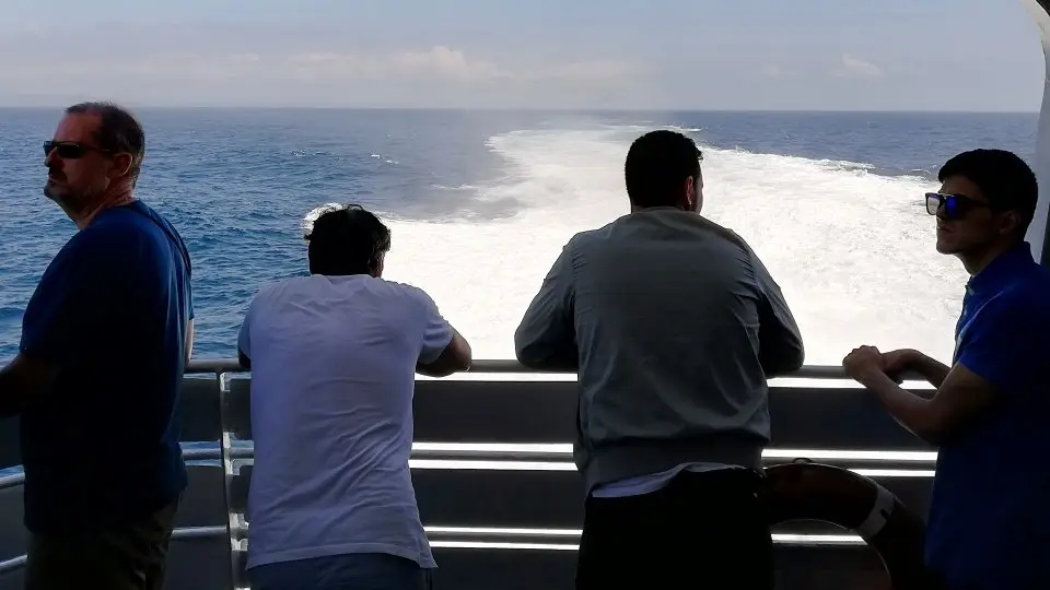 pasajeros barco ferry 4