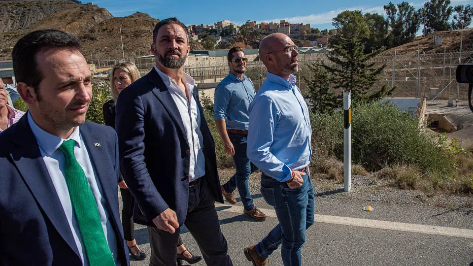 Juan Redondo, Santiago Abascal y Jorge Buxad&eacute;, en su visita a la valla fronteriza (1 de 1)