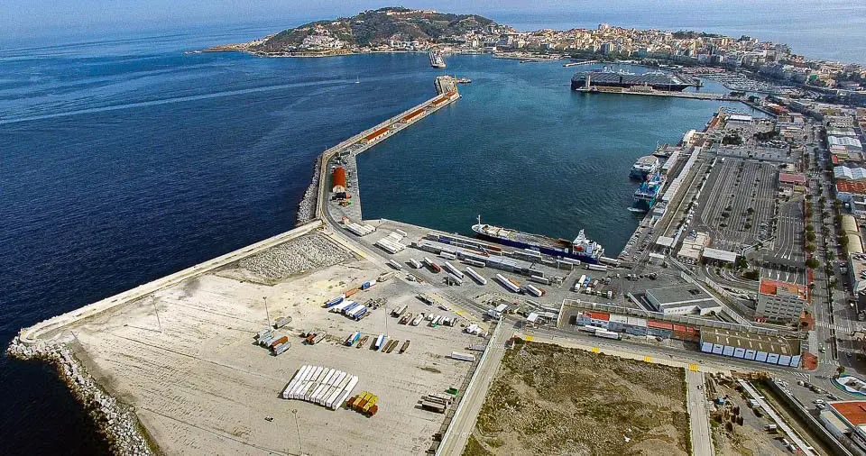 Vista a&eacute;rea del Puerto de Ceuta / Foto APC
