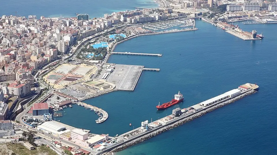 puerto vista a&eacute;rea
