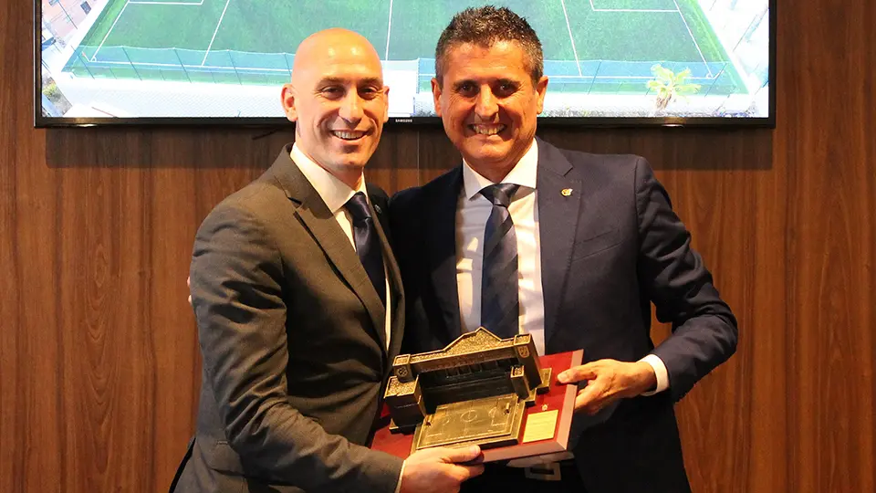Luis Rubiakles junto a Antonio Garc&iacute;a Gaona en una imagen cedida por la FFCE