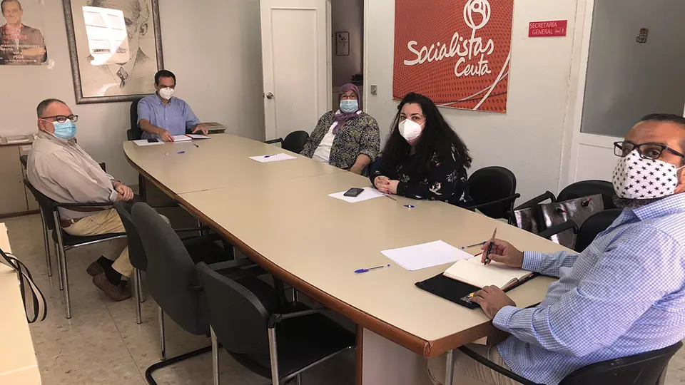 PSOE  sede daoiz Manuel Hern&aacute;ndez, Cristina P&eacute;rez y Adil Mohamed