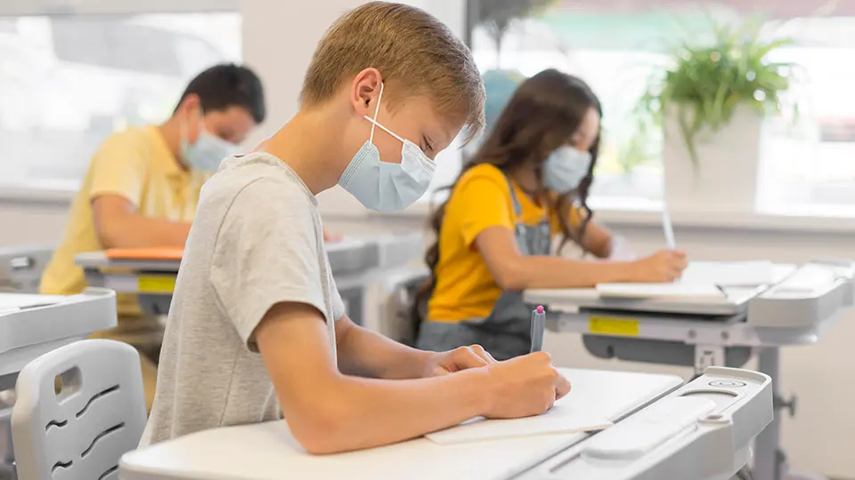 Alumnos en un aula. Foto cedida por Colegio de M&eacute;dicos de Ceuta