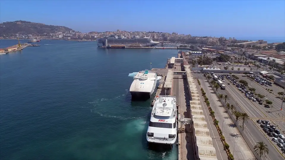 puerto a&eacute;rea