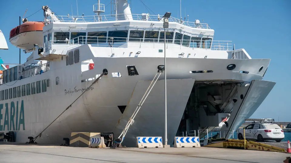 ferry passi&oacute; balearia puerto embarque