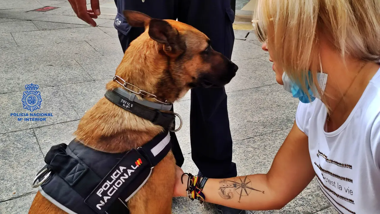Gu&iacute;as caninos Polic&iacute;a Nacional 0506