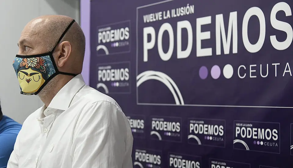 Ram&oacute;n Rodr&iacute;guez Casaub&oacute;n en la sede de Podemos