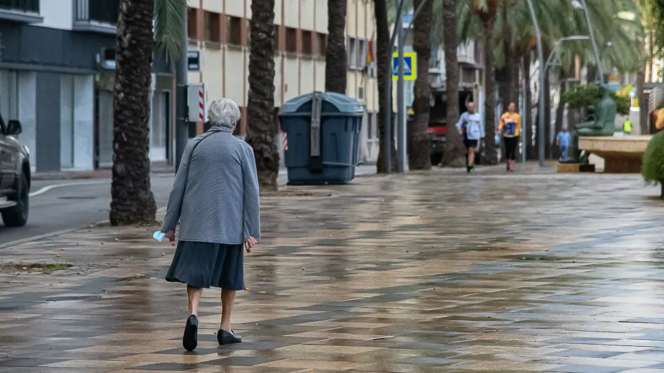Mayores, marina mujer anciana soledad-1